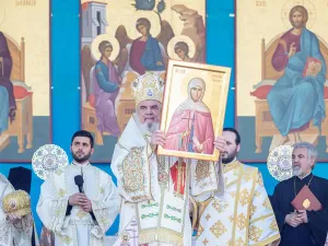 Patriarhul Bisericii Ortodoxe Române, Daniel, a elogiat, la ceremonia de proclamare a Sfintei Cuvioase Teofana Basarab, desfăşurată la Altarul de vară al Catedralei Patriarhale, evlavia acestei femei sfinte Foto: Basilica.ro