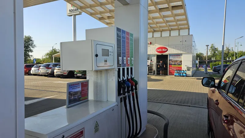 Motorina este mai scumpă cu peste 1,10 lei în România față de Bulgaria Foto: Newsweek Romania