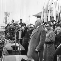 SFÎRȘITUL DEMOCRAȚIEI  Petru Groza și Gheorghe Gheorghiu Dej, la un miting de după așaa-zisa victorie în alegeri