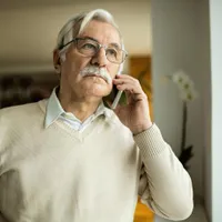 Escrocherie care îi lasă pe pensionari fără pensie instant: ”Bunicule, sunt eu!” Ce urmează? - Foto: Freepik (rol ilustrativ)