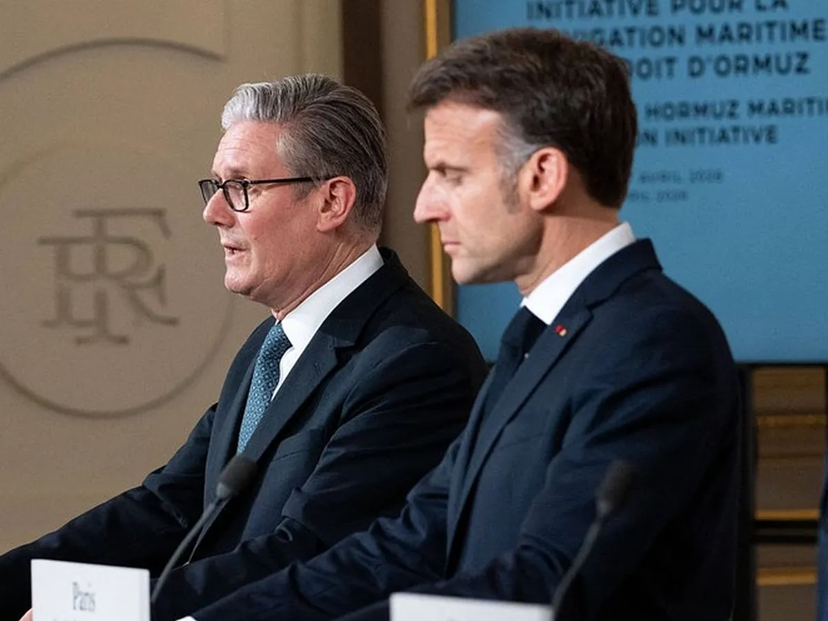 Premierul britanic Keir Starmer şi preşedintele Franţei, Emmanuel Macron, azi, la Paris - Foto: Profimedia Images
