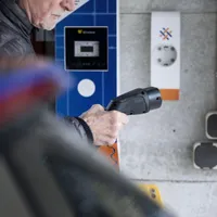 Încărcare mașină electrică / Foto: Profimedia