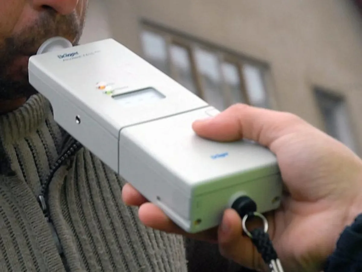 Verificare a alcoolemiei cu etilostestul, imagine cu caracter ilustrativ - Foto: Gazeta de Sud