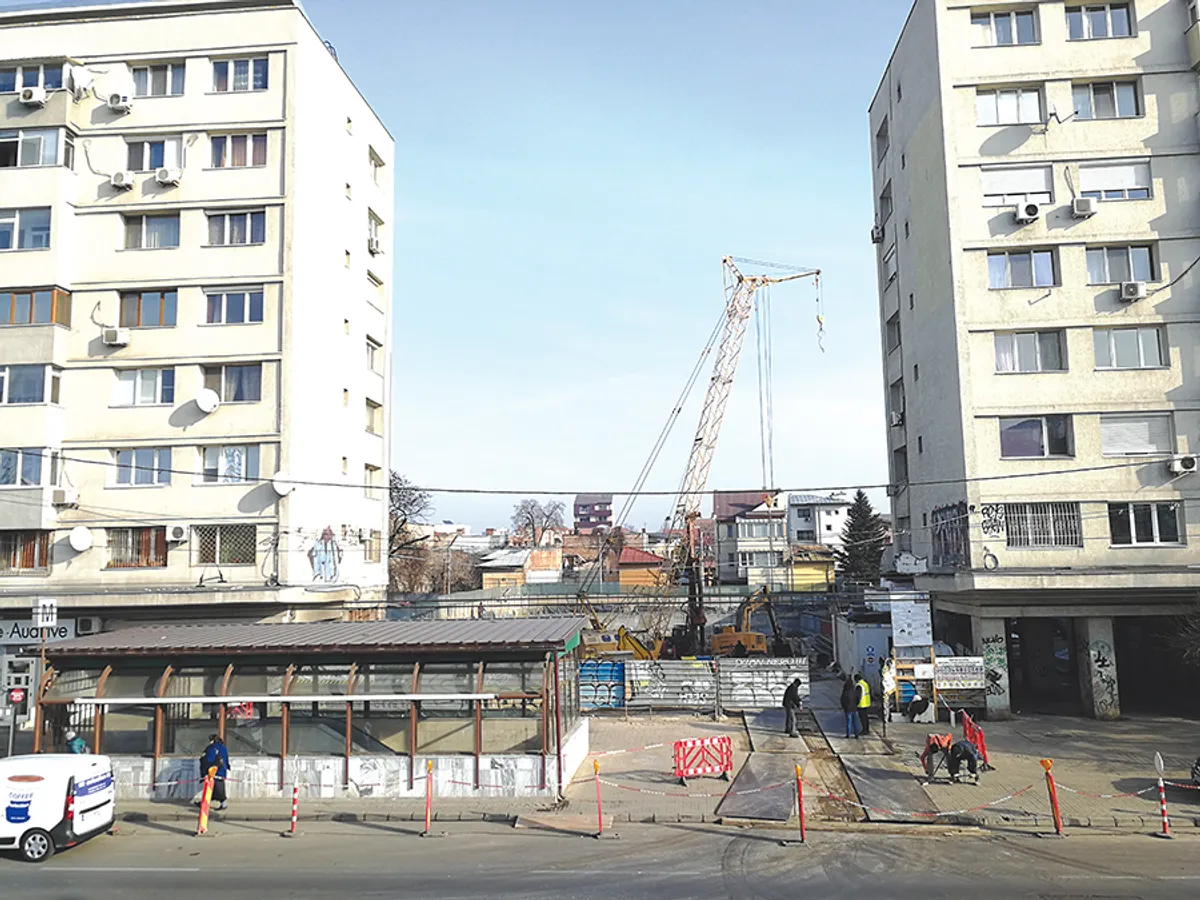 Cinema Grivița, în paragină, un bloc de locuință se ridică în apropiere