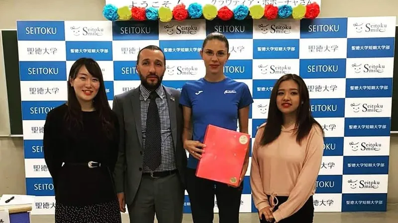 Împreună cu antrenorul Valentin Anghel, în Matsudo, Japonia Foto: Facebook Claudia Bobocea
