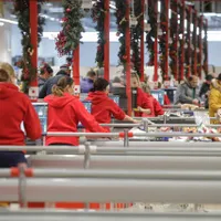 Un lanț de supermarketuri introduce săptămâna de lucru de 4 zile - Foto: INQUAM Photos/George Calin - cu rol ilustrativ