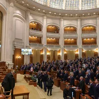 Sporul de doctor de 950 lei la salariu e doar „mită” din bani publici. Șefii din Parlament îl iau - Foto: INQUAM PHOTOS / Octav Ganea