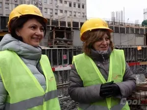 Carmen Uscatu (stânga) și Oana Gheorghiu, fondatoarele Asociației „Dăruiește Viață”