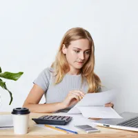 Până când trebuie să plătești impozitele, ca să ai o reducere de 10%? Cum faci cont pe ghișeul.ro? - Foto: Freepik (Imagine cu rol ilustrativ)