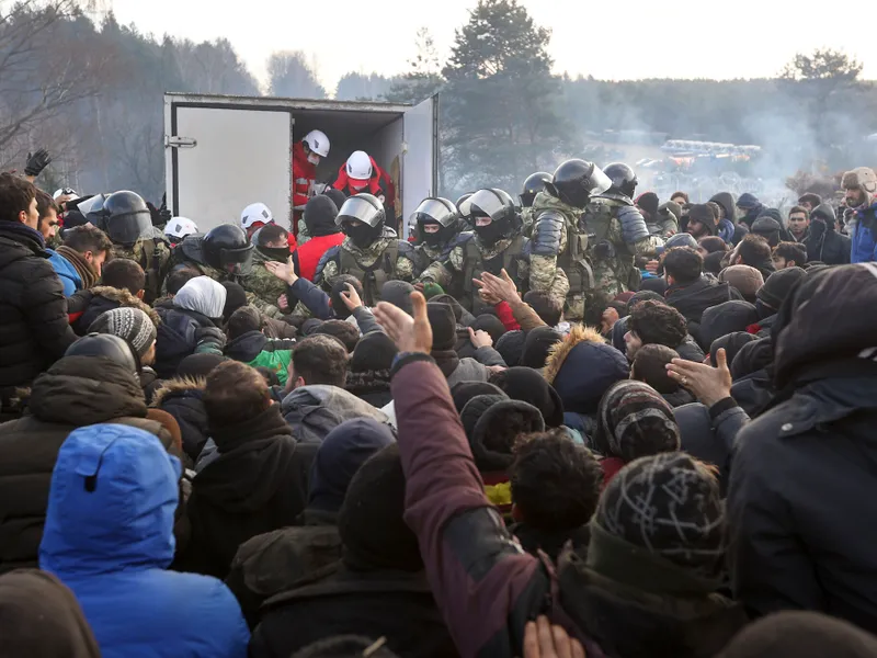 UE vrea să suspende dreptul la azil pentru migranții veniți prin Belarus/foto: the guardian