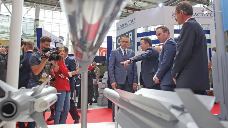 Ministrul Apărării, Mihai Fifor, trage sforile pentru a controla toată industria românească de armament
