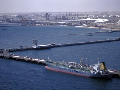 Motiv incredibil: Iranul nu poate redeschide Strâmtoarea Ormuz pentru că nu mai găsește minele plasate în zonă - Foto: Profimedia Images