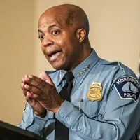 Şeful forţelor de ordine din Minneapolis a declarat în faţa juraţilor că Derek Chauvin a "încălcat regulile" şi "valorile" poliţiei în timpul arestării lui George Floyd. / Foto: startribune.com