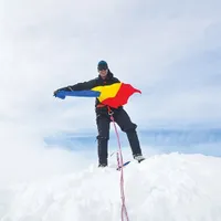 Pe ghețarul Snæfellsjökull,  locul în care începe acțiunea în volumul lui Jules Verne,  „Călătorie spre centrul Pământului“