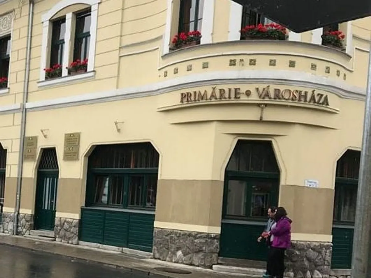 La Gheorghieni, Primăria e prezentată bilingv. Foto MaghiaRomania