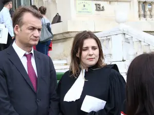 Adrian Coman și avocata sa, Iustina Ionescu, după ședința CCR de acum două săptămâni. SURSA: Asociația Accept