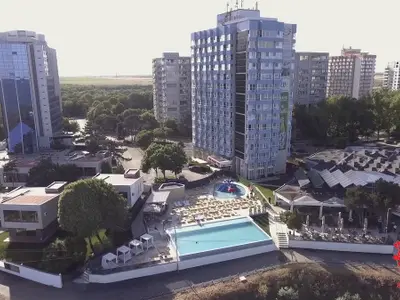 Cât costă cazarea la hotelul de 3* al lui Cristi Borcea din Olimp - Foto: captură video