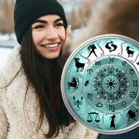 HOROSCOP 25 IANUARIE Luna în Săgetător aduce o zi cu surprize Racilor. Taurii, sugestie neașteptată - Foto: Freepik, Pngwing.com (Imagine cu rol ilustrativ)