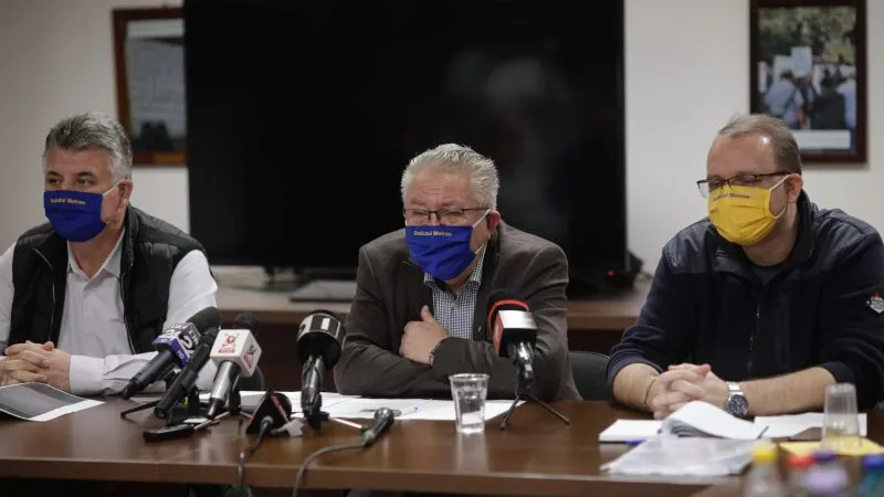 Ion Rădoi (în mijloc) spune că e legal ca directorii Metrorex să fie și membri de sindicat. Foto Inquam Photos/George Călin