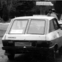 Dacia 1300 Coupe Hatchback: lunetă din 2 geamuri de autobuz. Nu s-a putut turna dintr-o bucată - Foto: automobileromanesti.ro