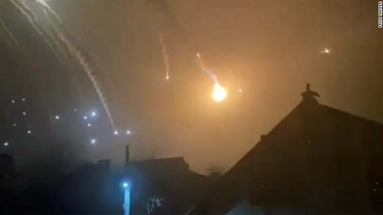 Rusia lansează rachete de croazieră și balistice asupra Kievului/FOTO: CNN.com