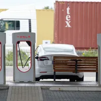 Începe ElectricGate? Tesla a fost dată în judecată pentru trucarea autonomiei mașinilor electrice - Foto: Profimedia Images - Imagine cu rol ilustrativ