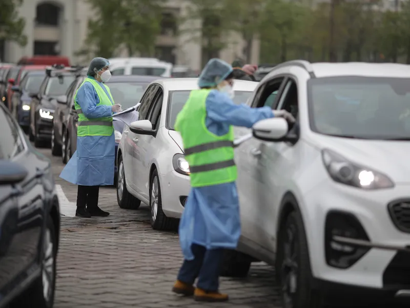 Centrul de vaccinare drive-through din București. Sursă imagine: Inquam Photos / Octav Ganea