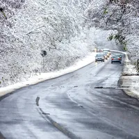 Probleme de trafic din cauza zăpezii depuse pe carosabil - Foto: INQUAM PHOTOS/ Casian Mitu