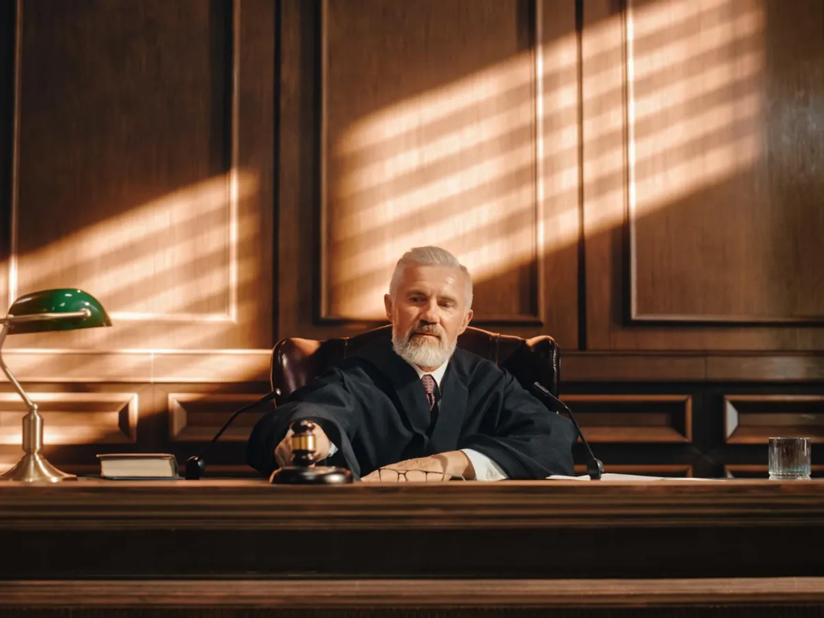 Judecătorii CCR care nu vor tăierea pensiilor speciale au pensii de 30.000 și 65000 lei. Conflict de interese?