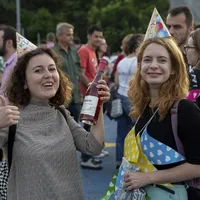 Sărbătoare în Piața Victoriei, după condamnarea lui Liviu Dragnea. FOTO: Inquam Photos