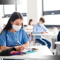Aproape 3.100 de clase învață în online, un procent de 2% din total / https://www.ncsl.org/