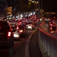 Revine amenintarea cu sprataxarea mașinilor poluante în zone centrale din marile orașe Inquam Photos / Octav Ganea
