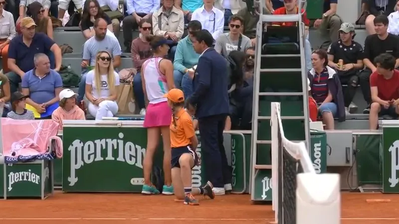 Irina Begu a dat cu racheta de pământ și a lovit un copil, dar a învins-o pe Alexandrova. / Foto: prosport.ro