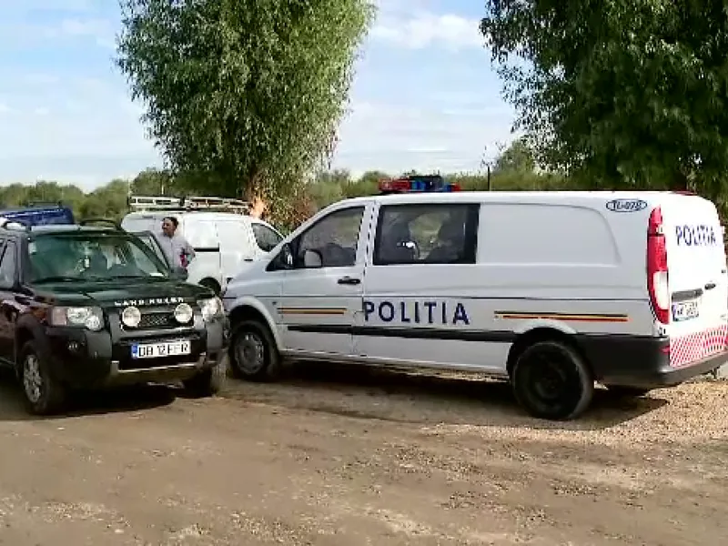 Foto: Barca s-a răsturnat din cauza valurilor mari Sursa: Protv
