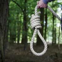 Tragedie în Sectorul 5: adolescent de 15 ani, găsit spânzurat lângă cortul în care locuia cu familia - Foto: Profimedia images