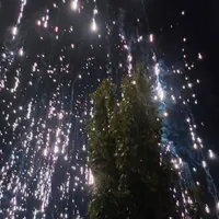 VIDEO „Ploaie” de bombe cu dispersie peste orașul Donețk, care incendiază totul. Interzise în UE / twitter