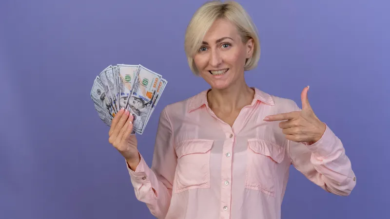 Escrocherie cu creșterea pensie ca să fure votul pensionarilor. Un candidat suveranist minte - Foto: Freepik