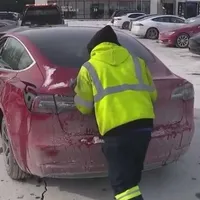 Cozi uriașe de mașini electrice la stațiile de încărcare, din cauza frigului. Unele au „murit” - Foto: foxbusiness.com