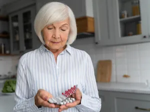 Pensionarii cu pensie peste 400 lei trebuie să plătească asigurări de sănătate. „Așa e corect” - Foto: Freepik
