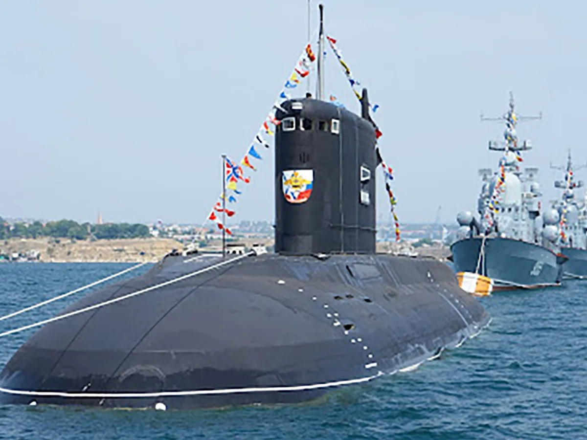 Rușii au scufundat barje la intrarea în portul Novorossiisk de teama Ucrainei. Și-au blocat Flota Mării Negre