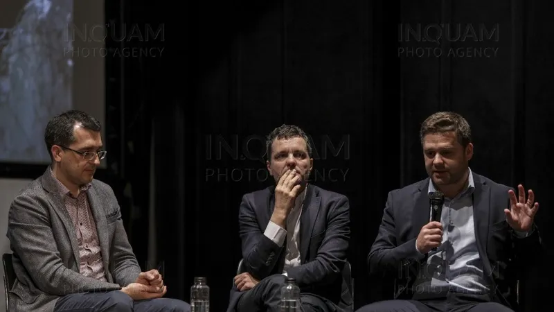 Fotografia cu care Ciucu și-a ilustrat postarea despre relația cu Nicușor Dan