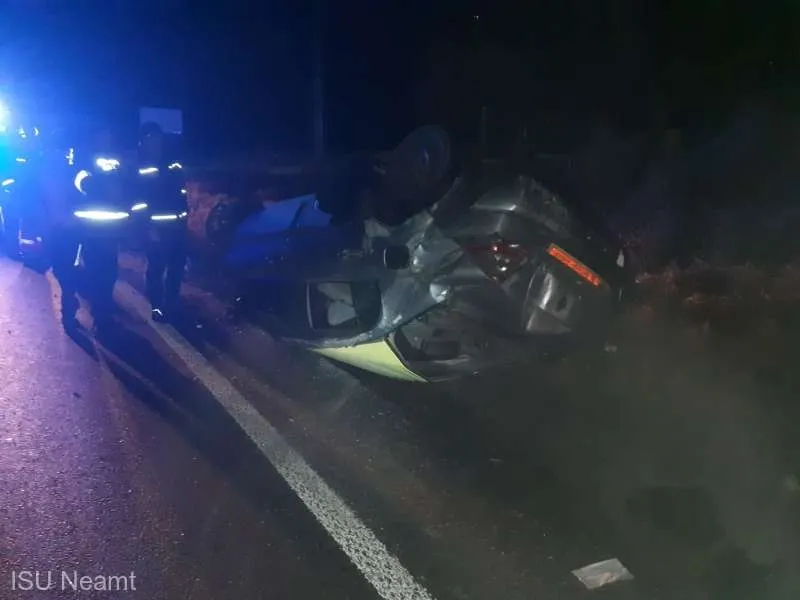 Un tânăr de 21 de ani a intrat frontal în autoturismul condus de un bărbat de 42 de ani/Foto: ISU Neamț