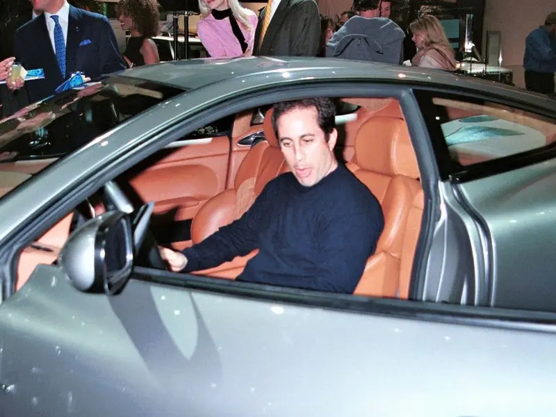 Jerry Seinfeld are peste 50 de automobile Porsche- Foto: TMZ.com