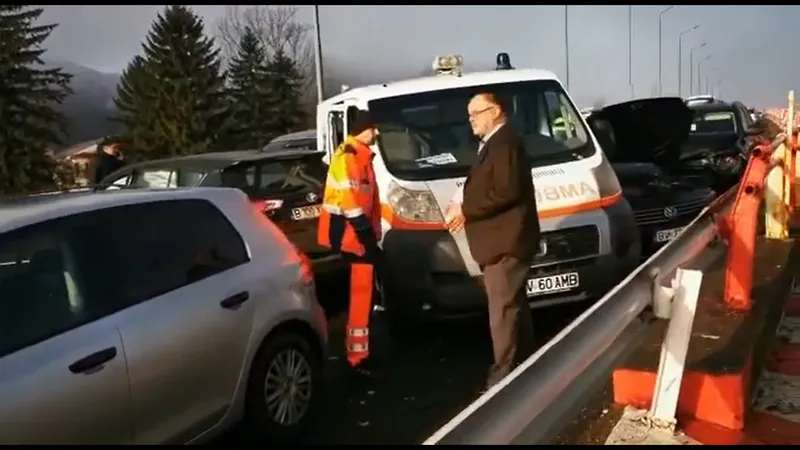 Accident cu 16 vehicule și o ambulanță, din cauza „gheții negre”, pe DN 1, între Brașov și Predeal. / Foto: captură video