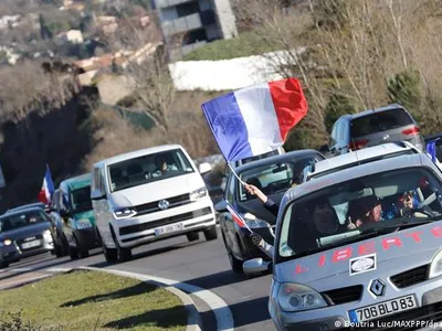 Parisul interzice protestele francezilor de la „convoiul libertății” din capitală/FOTO: dw.com