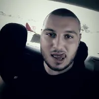 Interlopul zis Turcu, care a amenințat o minoră că o fierbe într-un cazan de la o fabrică de mezeluri, apoi a sechestrat-o și violat-o împreună cu alți doi bărbați, a fugit înainte de sentința definitivă  Foto: Facebook