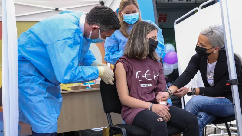 Personalul medical nevaccinat probabil va trebui să se testeze periodic pe cheltuială proprie / FB