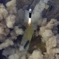 VIDEO Rachete, lansate de Coreea de Nord după un turneu al lui Biden în zonă. Pericol nuclear / news.ro