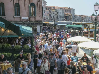 Amenzi de până la 500 de euro pentru românii care merg în Italia și fac acest lucru. NU au voie - Foto: Getty / imagine cu rol ilustrativ