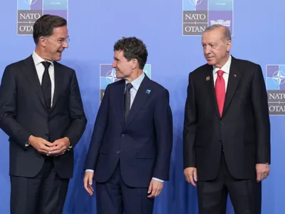 Preşedintele Nicuşor Dan, împreună cu secretarul general NATO, Mark Rutte, şi preşedintele Turciei, Recep Tayyip Erdogan - Foto: Profimedia Images